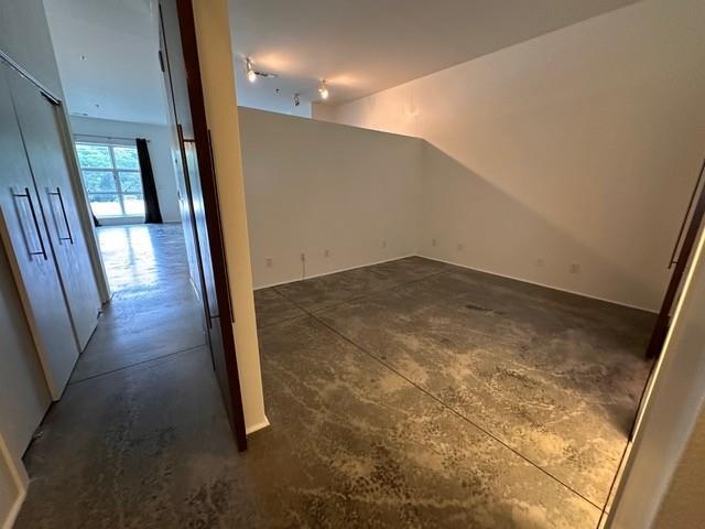 Building Photo - 560 Dutch Valley Rd NE