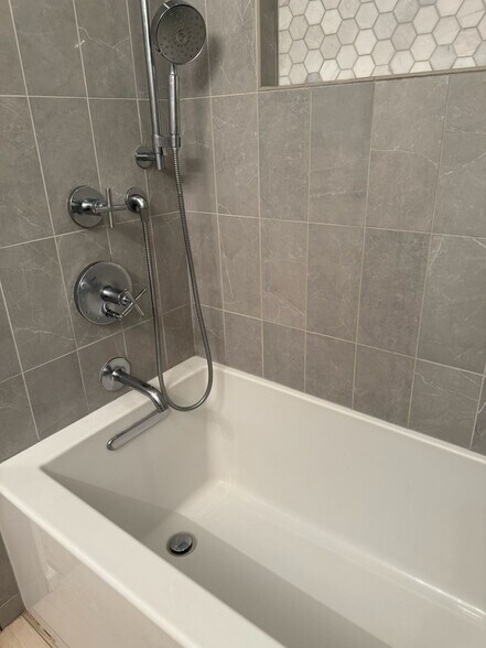 Building Photo - 6131 Vickie Ln