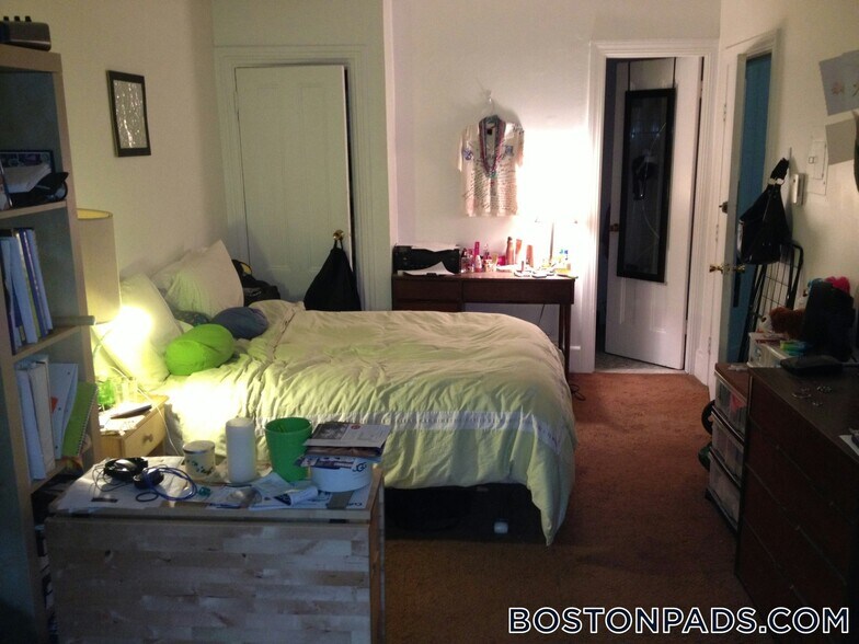 Building Photo - 405 Beacon St