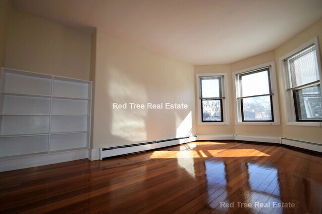 Building Photo - 1728 Beacon St