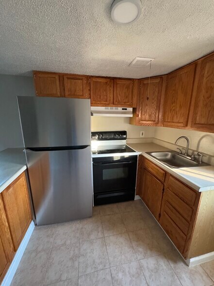 Kitchen area - 2211 Rosewood Dr