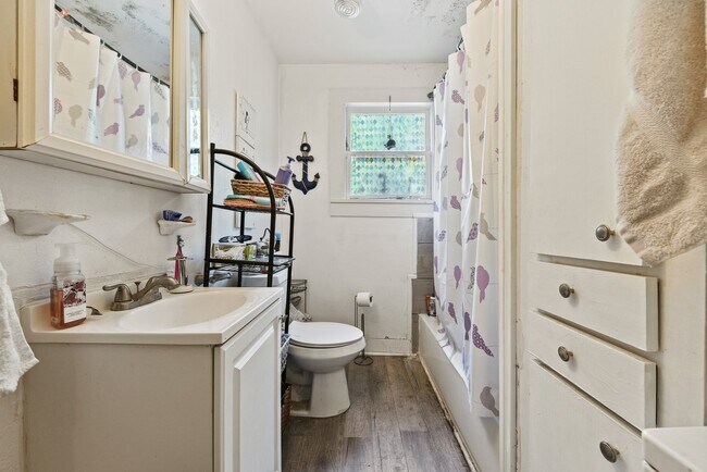 Building Photo - 152 Willow St