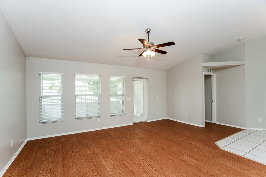 Building Photo - 4040 Kingsfield Dr