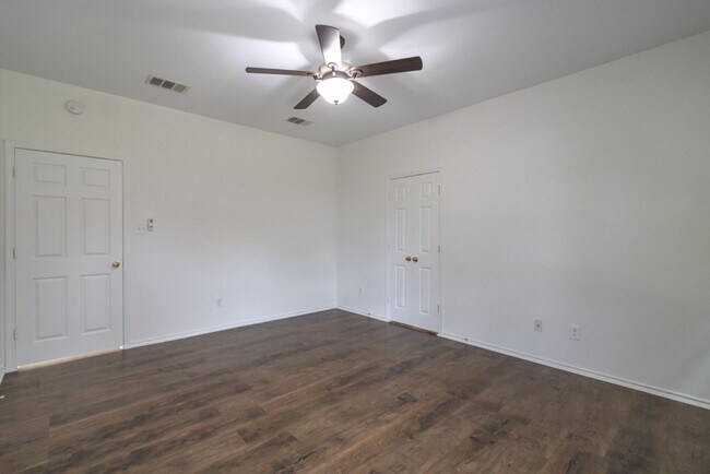 Building Photo - 702 Pampas Ricas Dr