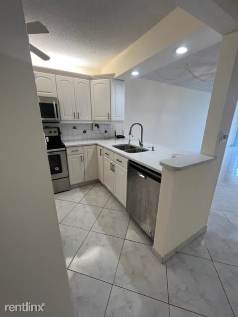 Building Photo - 2 br, 2 bath Condo - 7 Royal Palm Way Unit...