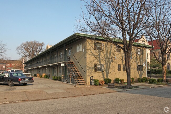 Primary Photo - De Ville Apartments