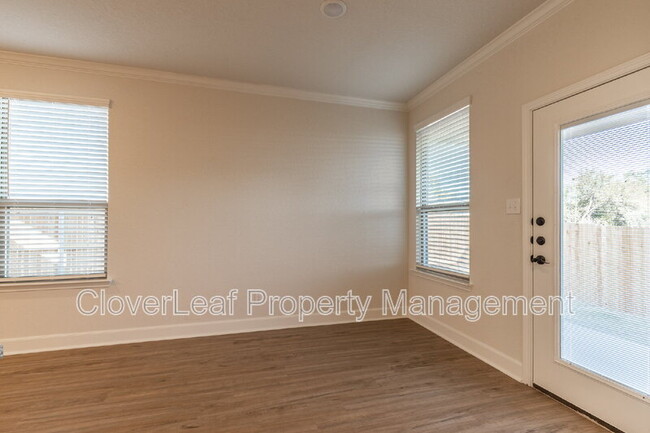 Building Photo - 10351 Lynwood Crk