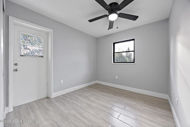 Building Photo - 419 Marquis St