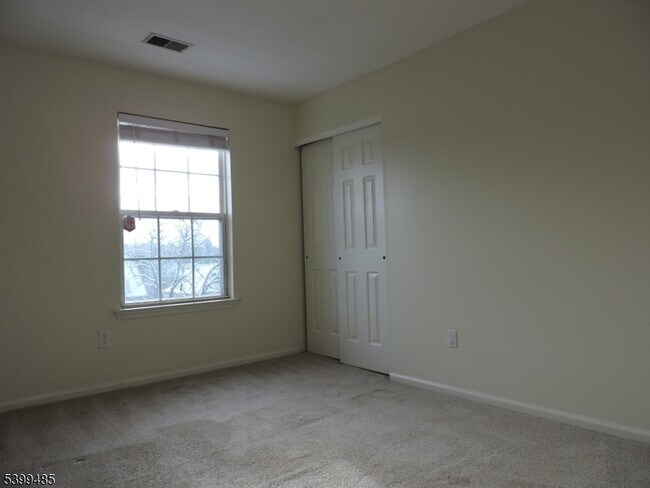 Building Photo - 44 Ridgedale Ave