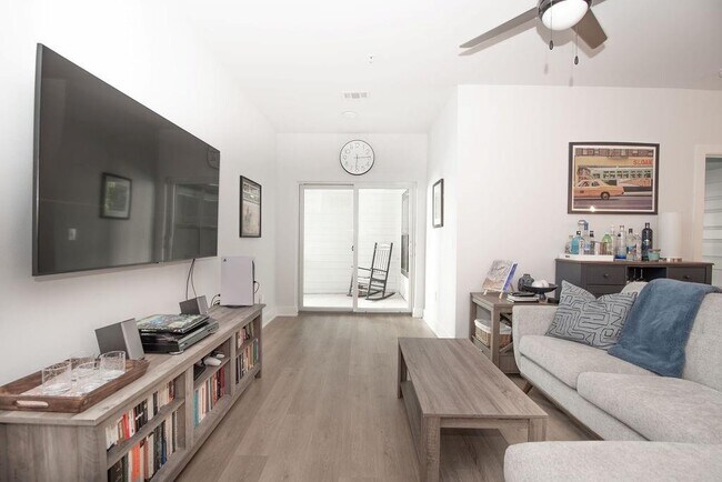 Building Photo - 3101 Govalle Ave