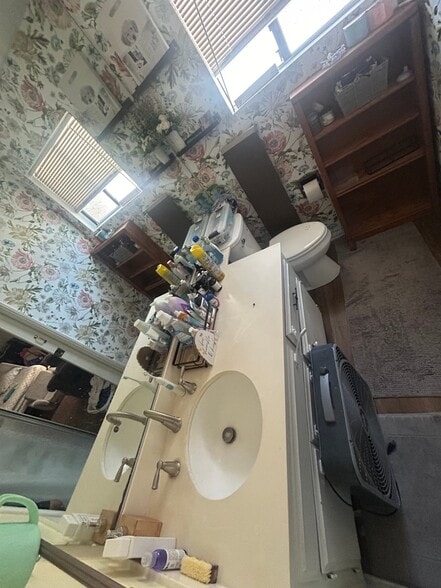 Building Photo - 41633 Whittier Ave