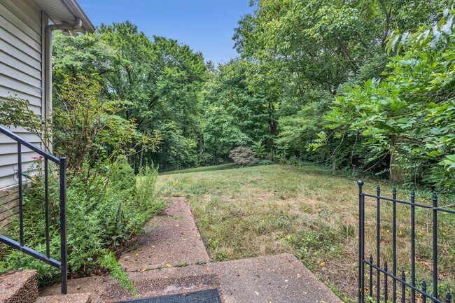 Building Photo - 5535 Thalman Dr