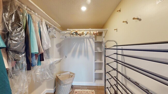 Building Photo - 1120 N Shore Dr NE