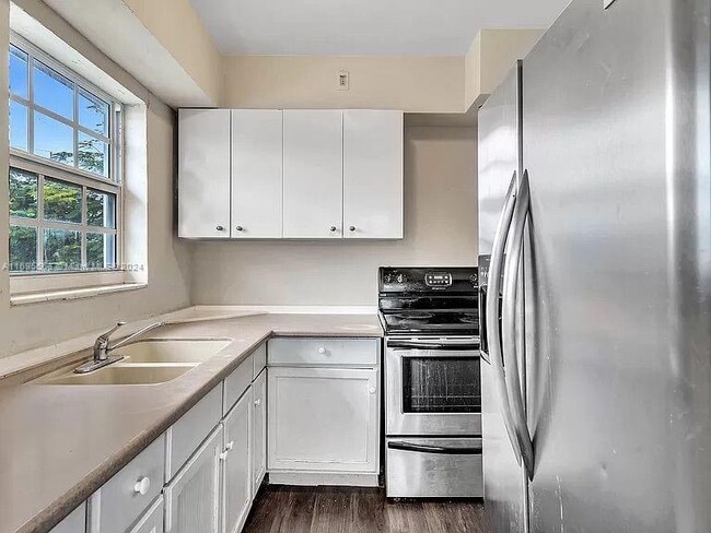 Building Photo - 2 bedroom in North Miami beach FL 33162