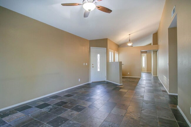 Building Photo - 1224 W Boxelder Cir