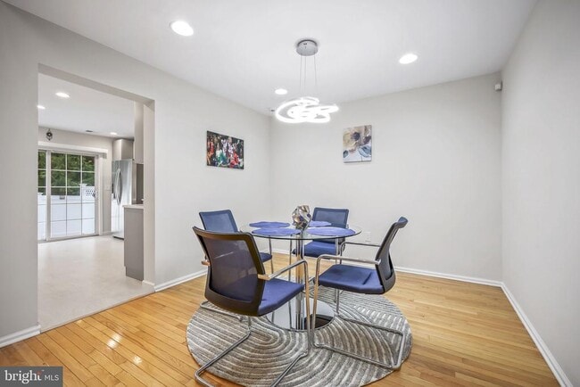 Building Photo - 204 Camelot Ct
