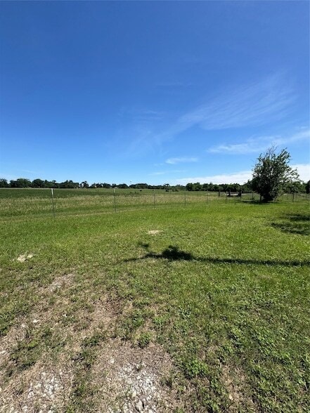 Building Photo - 75 Scott Rd