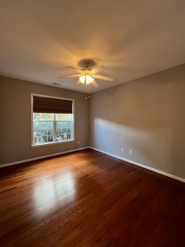 Building Photo - 128 Wild Thorn Ln