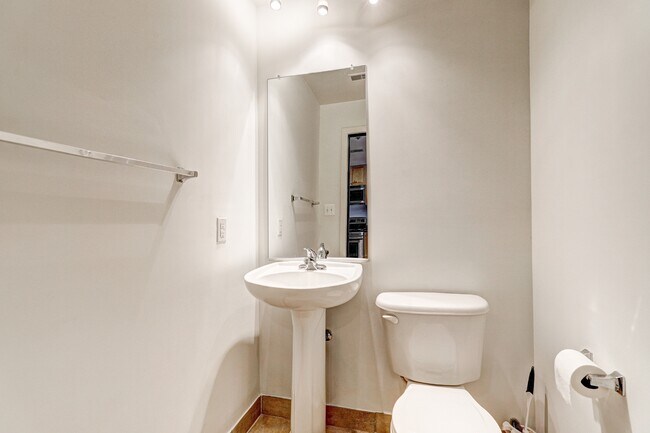 Building Photo - 1726 Aliceanna St