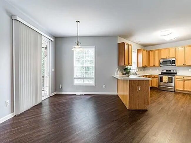 Building Photo - Stunning 3BD, 2.5BA Raleigh Home in the Prestigious Eagle Ridge Golf Community with Premier Ameni...