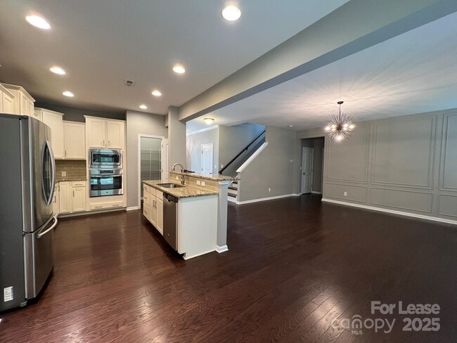 Building Photo - 2198 Laurens Dr