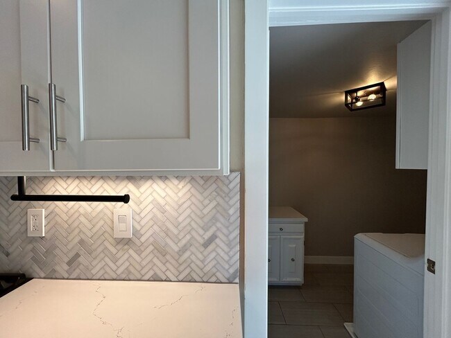Building Photo - Recently Remodeled Single-Story 3/2 Gem in...