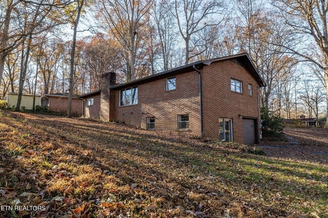 Building Photo - Maryville 37803 - 3 bedroom, 2 bath - call...