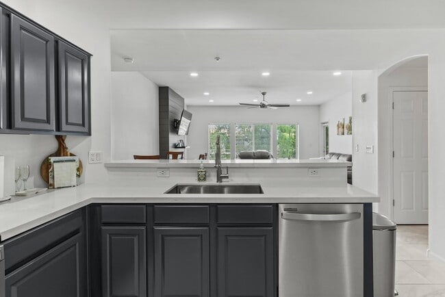 Building Photo - 14000 N 94th St