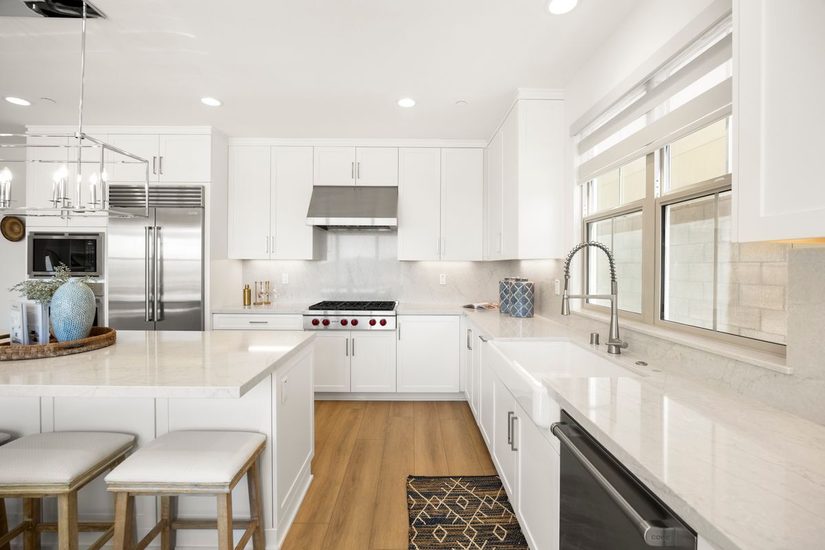 Building Photo - 212 Collino