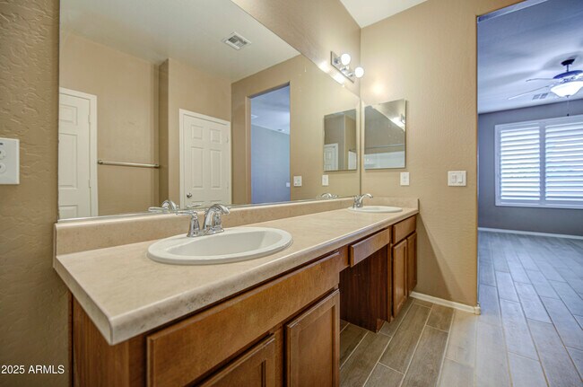 Building Photo - 6826 W Charter Oak Rd