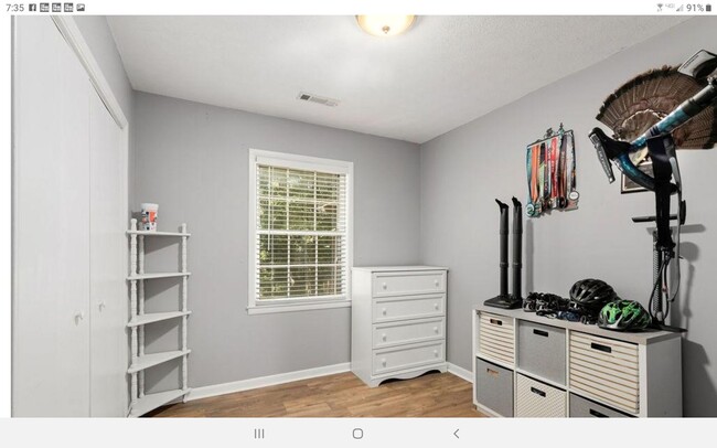 Building Photo - Family House Rental