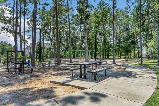 Building Photo - 328 Rise Ln