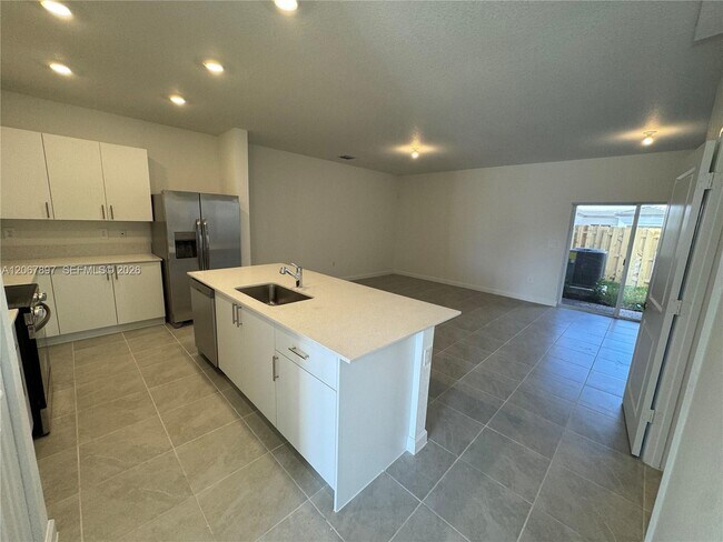 Building Photo - 26422 SW 148th Ct