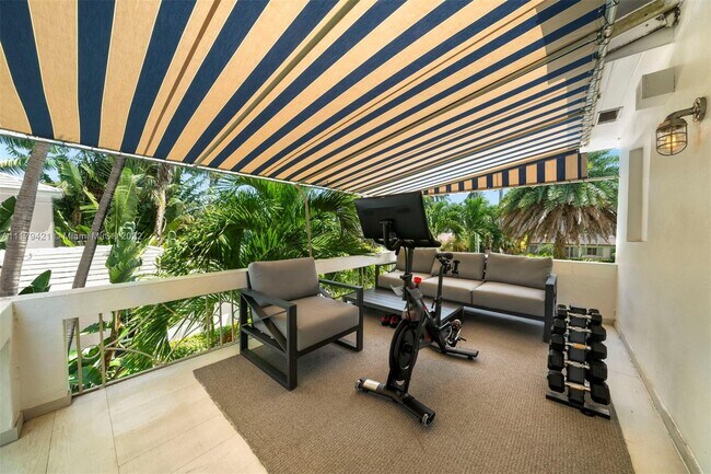 Building Photo - 1745 W 24th St