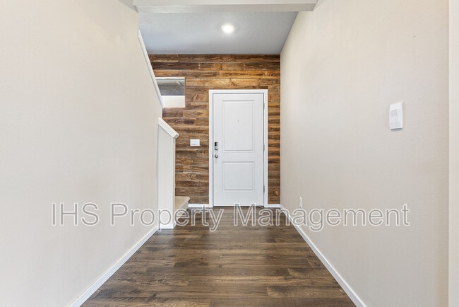 Building Photo - 7945 Ranchland Ln