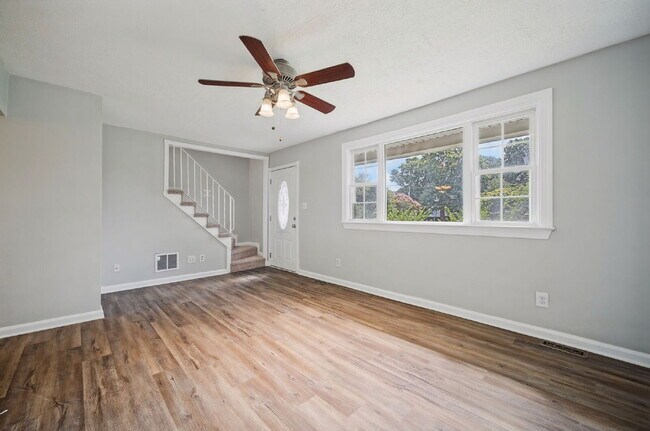 Building Photo - RARE FIND-4 BEDROOMS, 2 BATHROOMS, FENCED BACK YARD and GARAGE-PETS!!