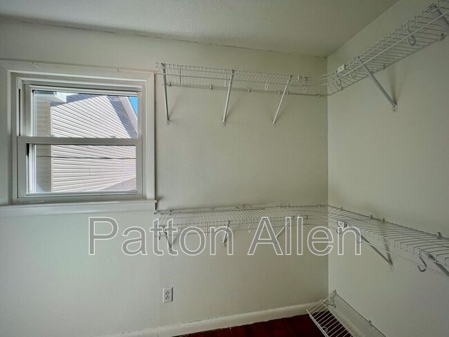 Building Photo - 126 Locust Ct