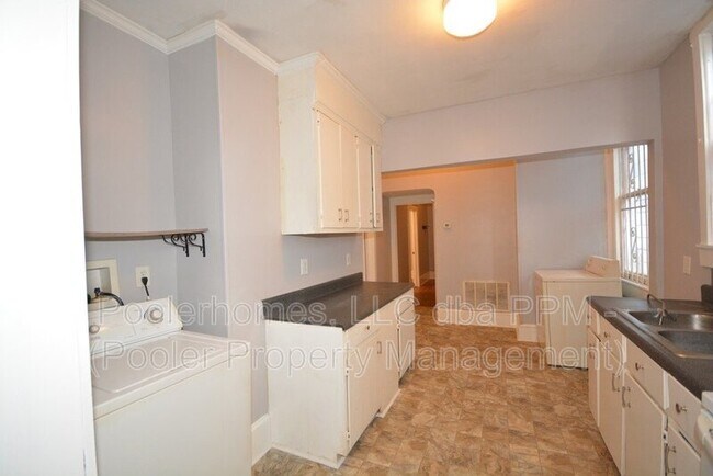 Building Photo - 536 E Waldburg St