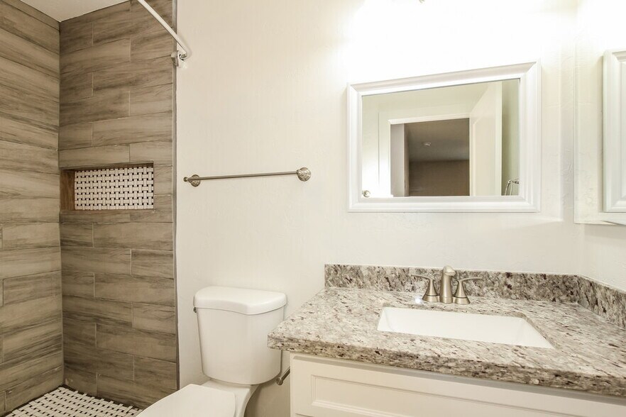 Building Photo - 8902 W Monroe St