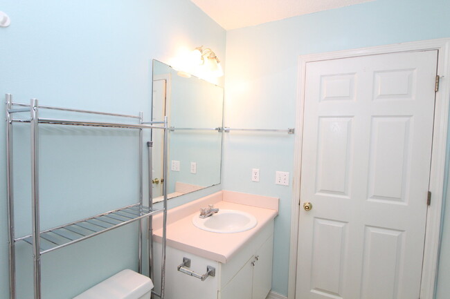 Building Photo - Updated 3-Bed, 2-Bath Home in Charter Oaks...