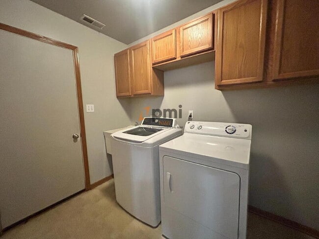Building Photo - 396 Golden Oak Ct