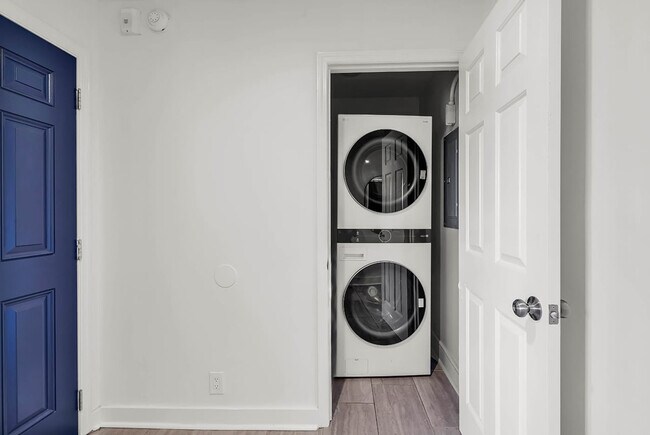 Building Photo - 511 S Ocean Blvd