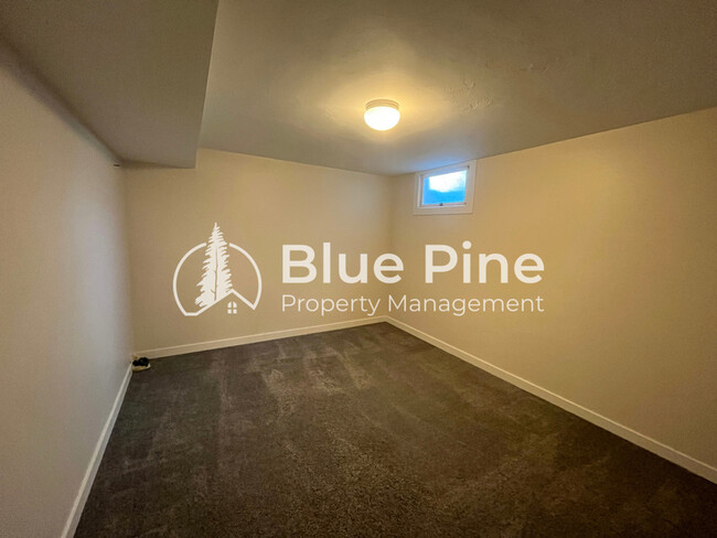 Building Photo - 3267 Merlin Dr