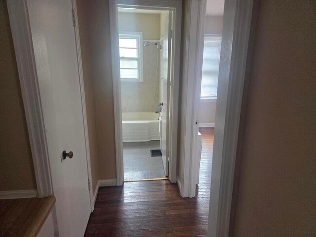 Building Photo - 679 Woodruff Pl E Dr