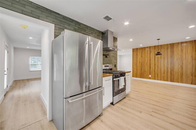 Building Photo - 8814 Laverty Pl