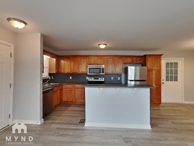 Building Photo - 215 Sunrise Dr