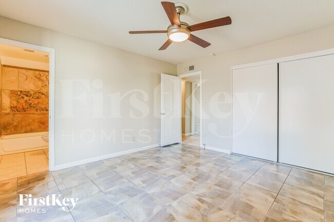 Building Photo - 2518 E Don Carlos Ave