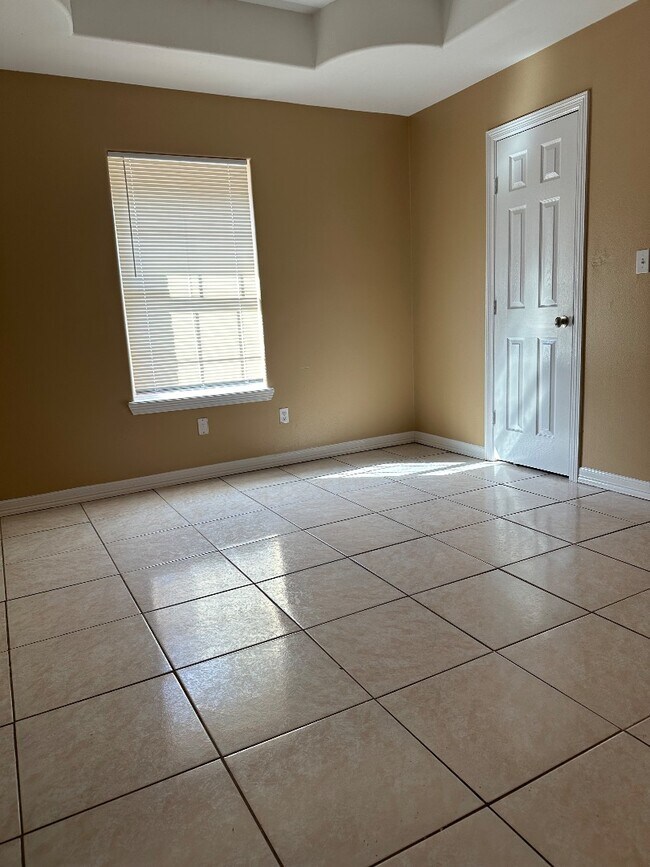 Building Photo - 2300 N Erica St