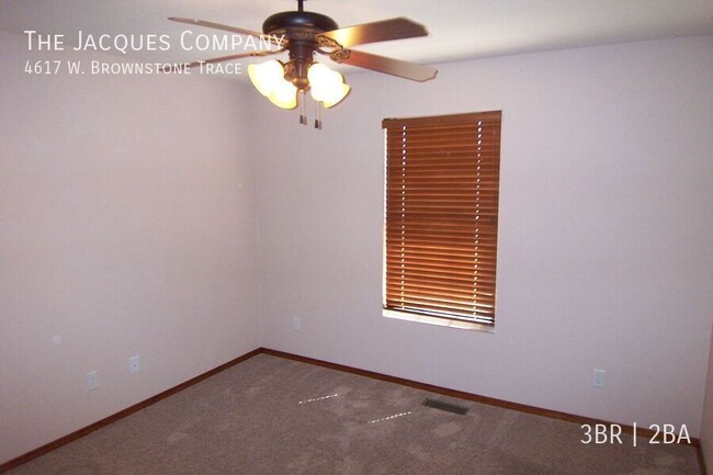 Building Photo - Very Nice 3 Bedroom 2 Bath 2 Car Garage in...