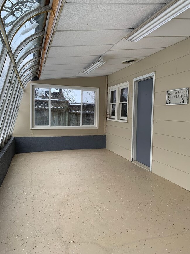 Building Photo - Charming Single Family Home